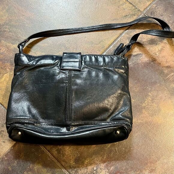 SAS Women’s Navy Leather Shoulder Purse - Picture 4 of 12